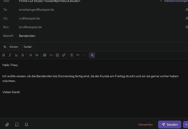 Reviewed for MailVault version 2.20.0 Ein grober Absatz steht in einer neuen Nachricht, Kürzen wird gedrückt, ein Prüfdialog zeigt, dass der Text an Dieses Gerät gesendet wird, und die auf dem Gerät erzeugte Neufassung ersetzt den Entwurf. · Reviewed for MailVault version 2.20.0