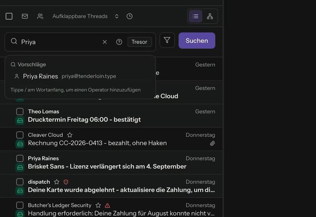 Reviewed for MailVault version 2.20.0 Priya wird ins Suchfeld getippt, Suchen wird gedrückt, und die passenden Nachrichten erscheinen in der Liste. · Reviewed for MailVault version 2.20.0