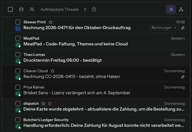 Reviewed for MailVault version 2.20.0 In den Einstellungen zeigt Auto-Tags eine Regel in einfachen Worten. Der Posteingang listet dann ganz oben Rechnung 2026-0471, mit dem Tag Rechnungen in der Zeile. · Reviewed for MailVault version 2.20.0