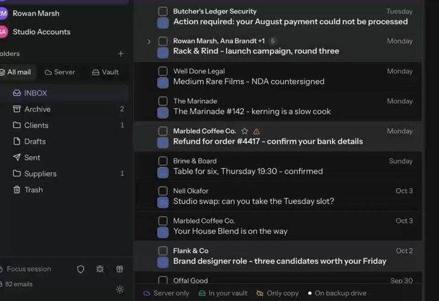 The MailVault window switches between the light theme and the dark theme. · Reviewed for MailVault version 2.20.0