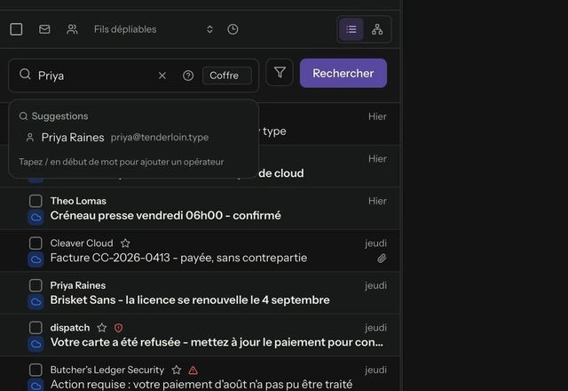 Reviewed for MailVault version 2.20.0 Priya est saisi dans la zone de recherche, « Rechercher » est pressé, et les messages correspondants apparaissent dans la liste. · Reviewed for MailVault version 2.20.0