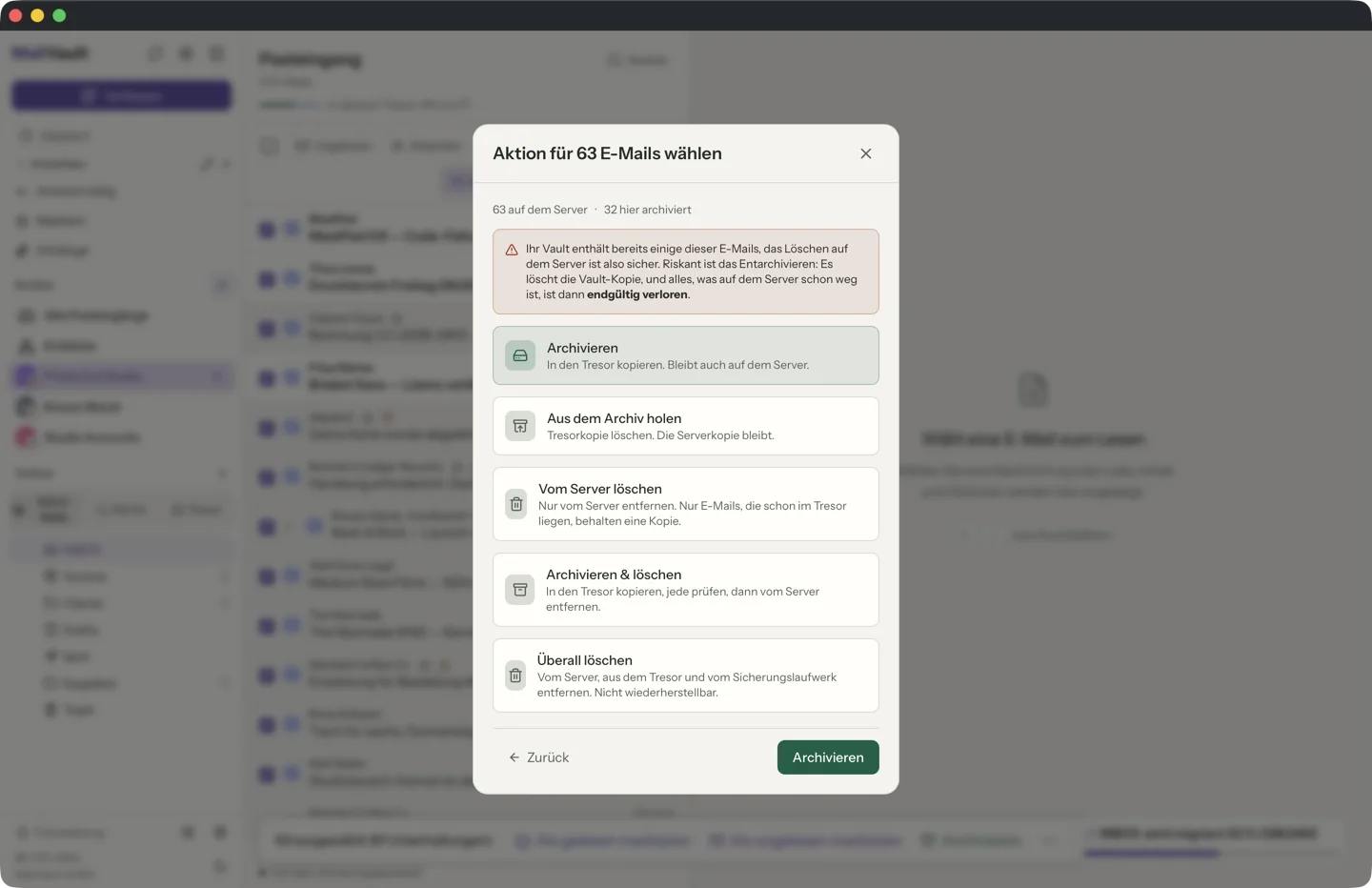 Der Dialog Aktion für 63 E-Mails wählen von MailVault. Er zeigt 63 auf dem Server, 32 hier archiviert und bietet Archivieren, Aus dem Archiv holen, Vom Server löschen, Archivieren und löschen sowie Überall löschen an, wobei Archivieren ausgewählt ist. · MailVault version 2.16.0 de