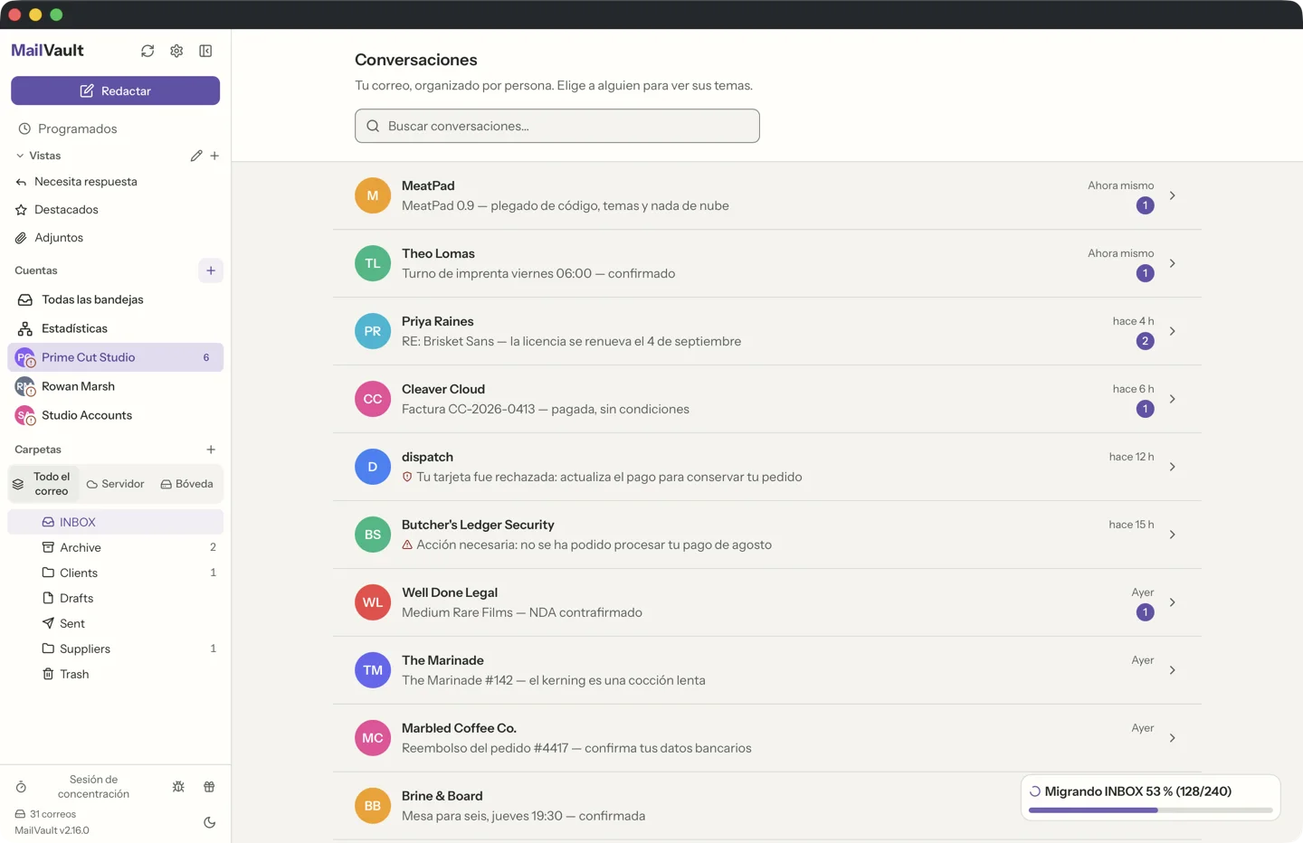 MailVault version 2.16.0 Vista de chat de MailVault con la lista de temas, vistas previas de la conversación y recuentos de no leídos · MailVault version 2.16.0
