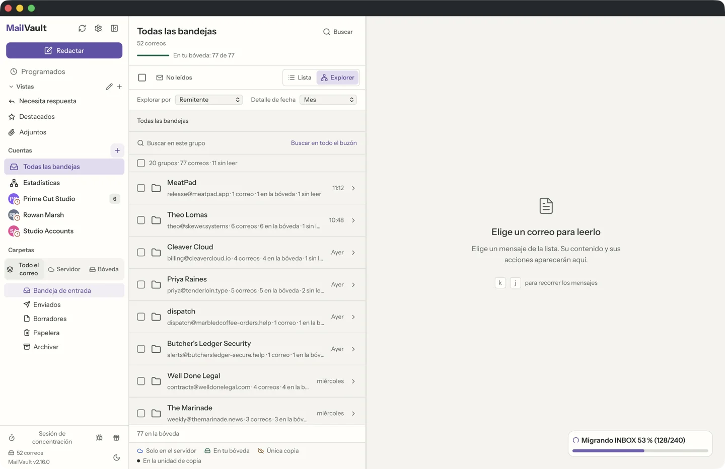 MailVault version 2.16.0 es Explorer de MailVault agrupado por remitente, con un grupo por contacto · MailVault version 2.16.0 es