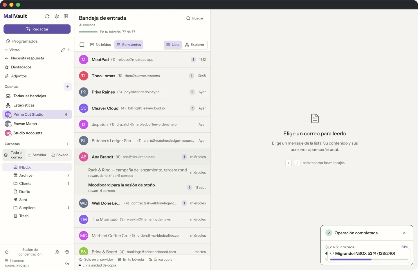 MailVault version 2.16.0 Vista de MailVault agrupada por remitente con un tema desplegado y las respuestas enviadas intercaladas · MailVault version 2.16.0