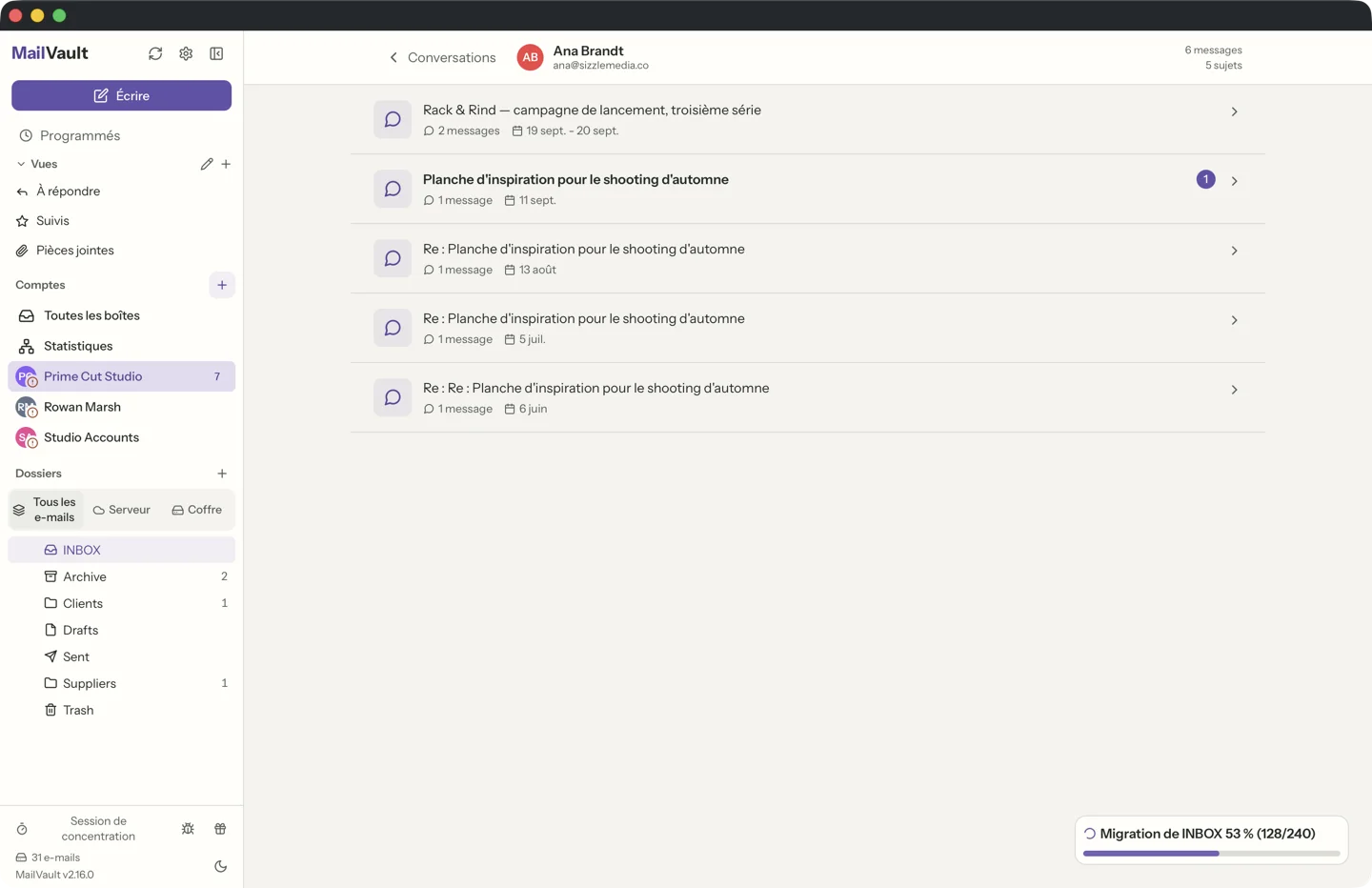 MailVault version 2.16.0 Vue en bulles de MailVault, avec une conversation e-mail façon messagerie et les avatars des expéditeurs · MailVault version 2.16.0