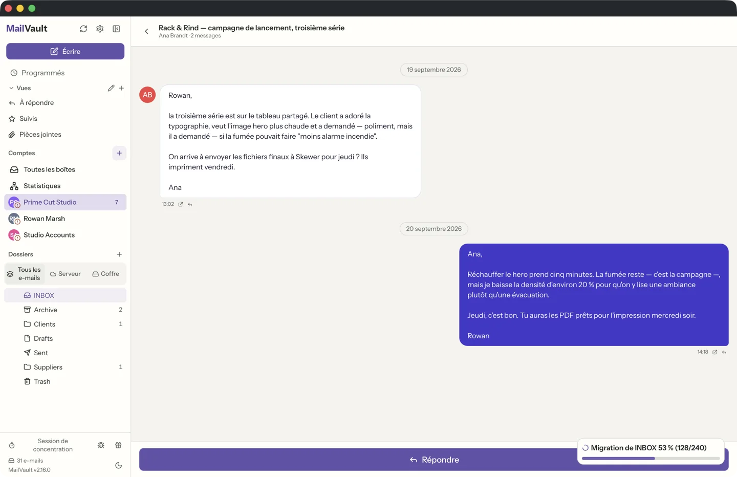 MailVault version 2.16.0 Vue de conversation de MailVault, avec les e-mails empilés par ordre chronologique et les citations repliées · MailVault version 2.16.0